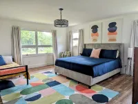 Dazzling Design, Hot Tub, Huge Rooms, Privacy, 20 Acres