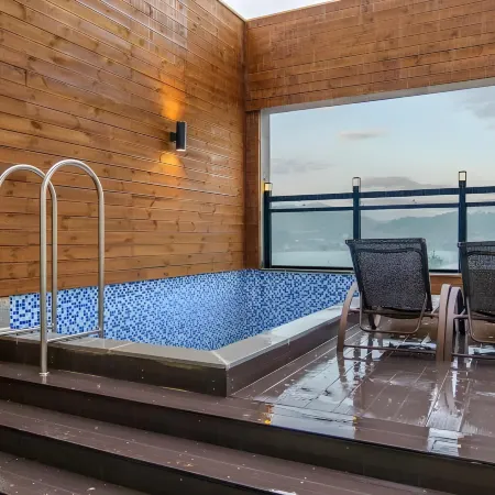 Yeosu Samhak 1947 Pool Villa (Romantic Pocha)