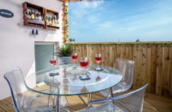 Skyfall - 2 Bedroom Apartment - Milford Haven - Apartments