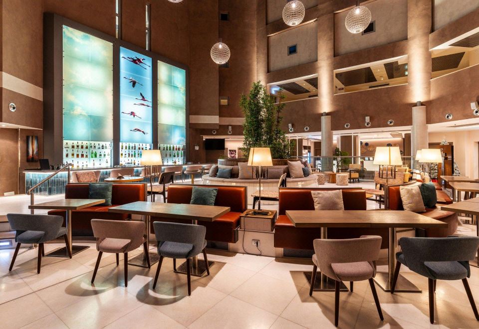 델타 호텔 바이 메리어트 올비아 사르디니아의 모던한 외관 또는 로비