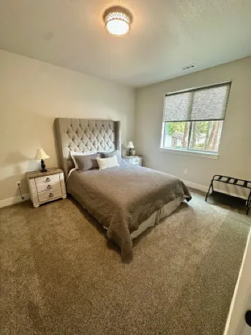 Modern and cozy home on Lakeview