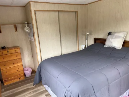 Cozy 2-bedroom mobile home in charming Madawaska with AC, WiFi