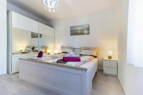 Lakeside Pool Paradise