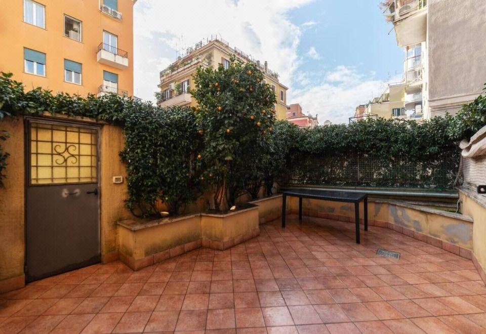 Entire apartment 거실 모습