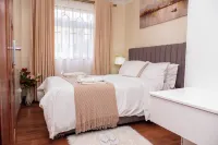 Hazel's Condo-Luxury 3Br w/ Pool & Gym