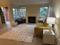 Gorgeous HUGE Lakefront 2 bedroom Apartment!!!!