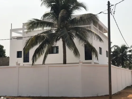 Beautiful 2 story beach house with an ocean view on the rooftop.
