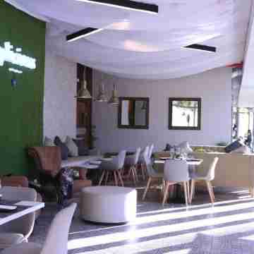 SUPERIOR APARTMENT Dining/Meeting Rooms