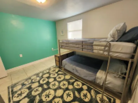 Beach Vibes 2-bedroom house 1 bath. with AC, WiFi in delightful St. Petersburg Hotels in Lealman