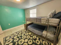 Beach Vibes 2-bedroom house 1 bath. with AC, WiFi in delightful St. Petersburg