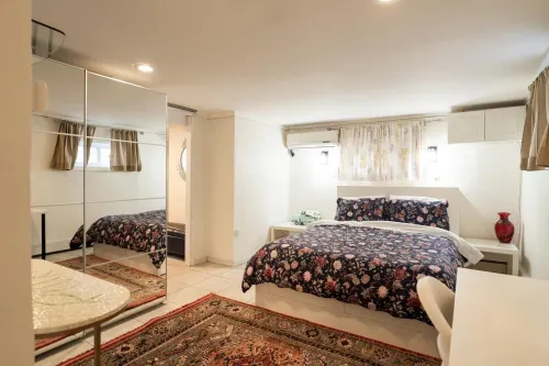 Charming 1-bedroom beautifully furnished apartment in quaint Roslyn w/Parking