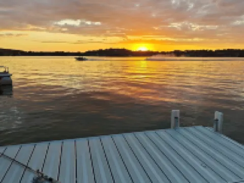 Charming 2-bedroom house with WiFi, AC in delightful Twin Lakes 트윈 레이크스 호텔