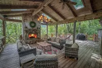 Secluded Retreat 5 Min from Mainstreet - Covered Deck - Fireplaces - New Updates
