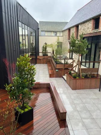 Brit Hotel Les Voyageurs Отели в г. Лудеак