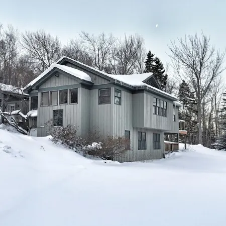 Equinox Haus: Private Retreat, Pool Table, Hot Tub, Game Room & Hiking Trails