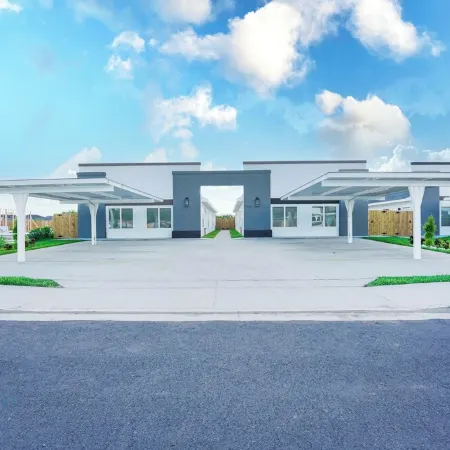 Brand NEW Cozy 3 Bedroom Apartment conveniently located in Pharr-McAllen area! Отели в г. Фарр