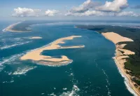 New house with swimming pool Hotels in Pessac