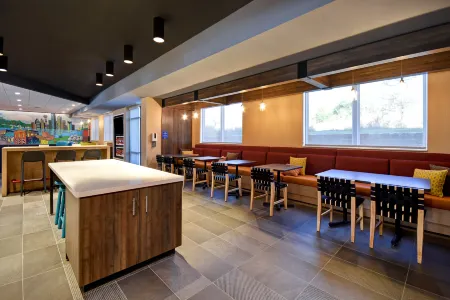 達拉斯羅克沃爾希爾頓Tru飯店