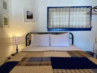 Amazing Sunset Views on Romantic Lakefront Cabin Hotels in Newbold