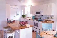 Harbor Hill Inn Cottage - Piano Suite