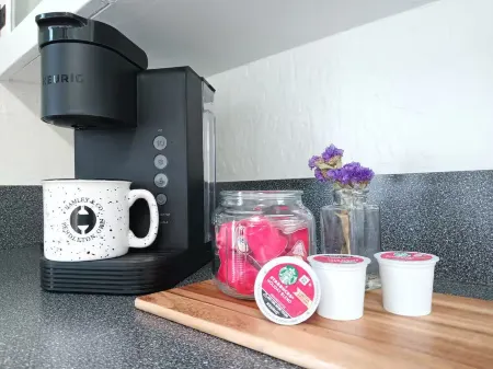 Sunny House- 2 Br. Cottage in tranquil Pendleton