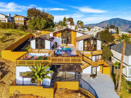 Sunset Oasis Pool Home + Stunning San Diego Views + Pool Table + Ping Pong Table