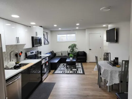 Cozy Super Luxury Legal Suite.20 minutes  to the airport.