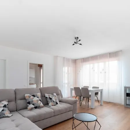 The Right House, Modern and Spacious Three-room Apartment Near Policlinico Monza