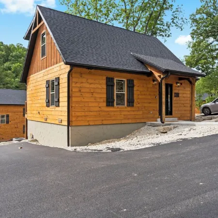 Family/ Pet friendly/6 beds!