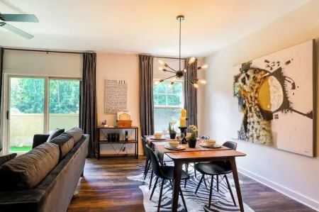 Laterra Oasis inside King and Bear World Golf Village - Resort style living Отели рядом с достопримечательностью «World Golf Village»