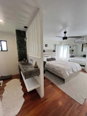 2 bedroom Guest House w/comp ride to the airport Hotels in Ladyville