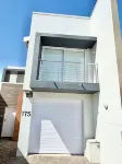 3-bedroom townhouse in tranquil Walvis Bay with, WiFi and modern finishes. Hotels in 
