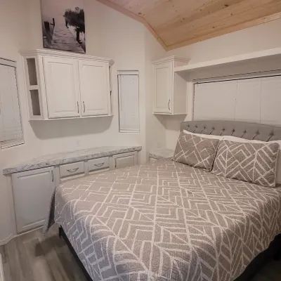 Cozy Loft Cabin 2 bed Loft 1 Bath Fireplace & Hot Tub w/ Water splash pad # 9