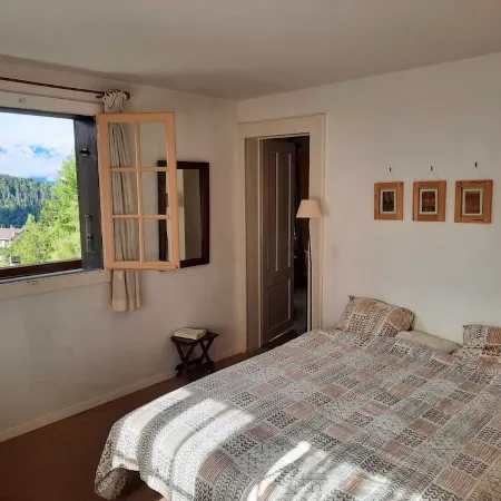 Bright, family-friendly apartment just outside Villars!