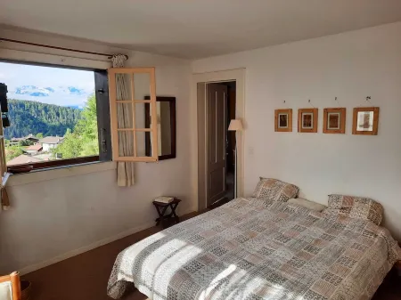 Bright, family-friendly apartment just outside Villars!