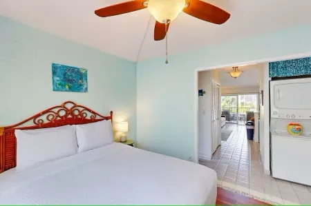 Cozy 1-bedroom Condo with WiFi, AC, and More in Tranquil Kailua-Kona