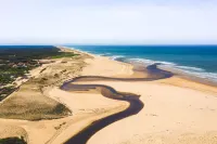 Maison Neuve de 150m2, Avec Piscine Chauffée Face à la Forêt, Proche de la Plage