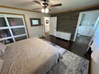 Charming 3-Bedroom Farmhouse on 2 Acres with WiFi and AC in Benton