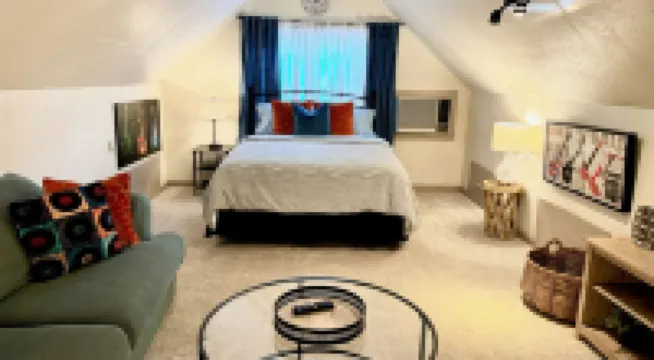 Rock & Roll Suite CLE - 1 Bedroom / 1 bathroom near Downtown Cleveland, OH 謝克海茨酒店