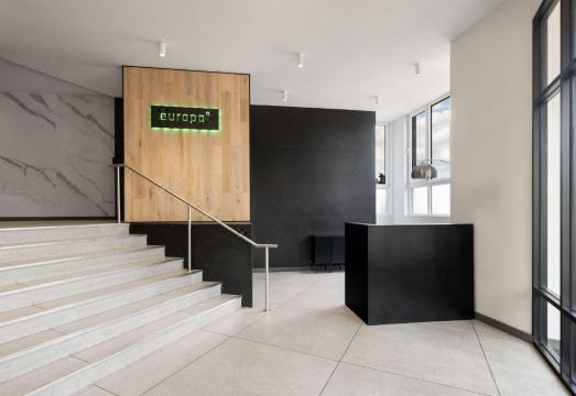 현대적인 호텔 피트니스 및 루프탑