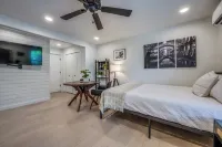 The Vanderbilt Mansion Apt 12 Near Downtown and TWU