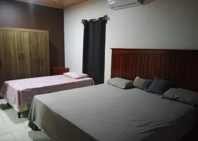 Casa Cardona , A charming 2bedroom and 2 bathroom house in TELA! Hotel in zona Casa de Playa