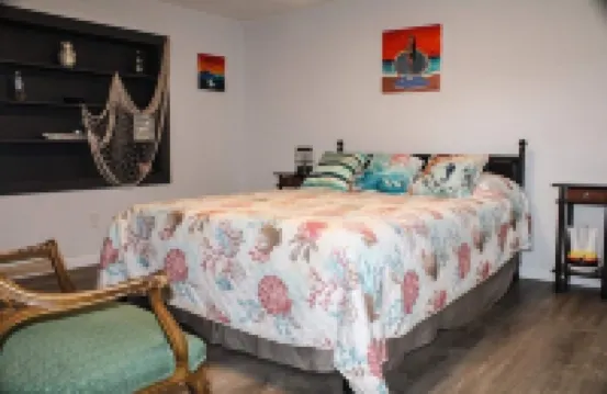 Enjoy a 3-bedroom vacation home near Lake of the Ozarks 沃倫酒店