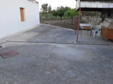 ISOLATED VILLA A FEW STEPS FROM THE COUNTRY, RELAX AND OPPORTUNITIES.