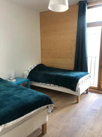 Large 3-room apartment in the heart of Sommières village, in a 16th century building