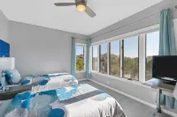 Tennis resort Townhome on longboat key by the Sea. Family and pet friendly