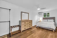 Coastal Luxury 7mi to Anna Maria Private Cottage