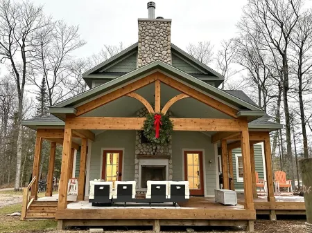 A Mackinac Island Cottage right on the golf course.