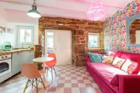 The 50's Suite. Barbie's summer house. Bathtub and jukebox
