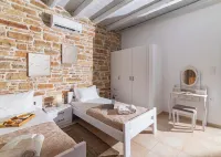 Quiet 2 bedroom and 2 bathroom villa with a big infinite swimming pool